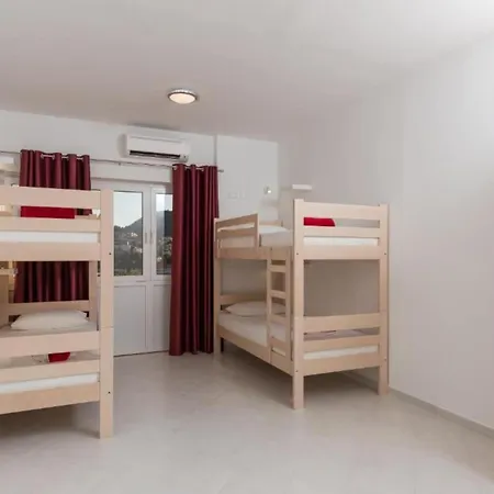 Free Bird - Bed In Four Bed Mixed 3 *